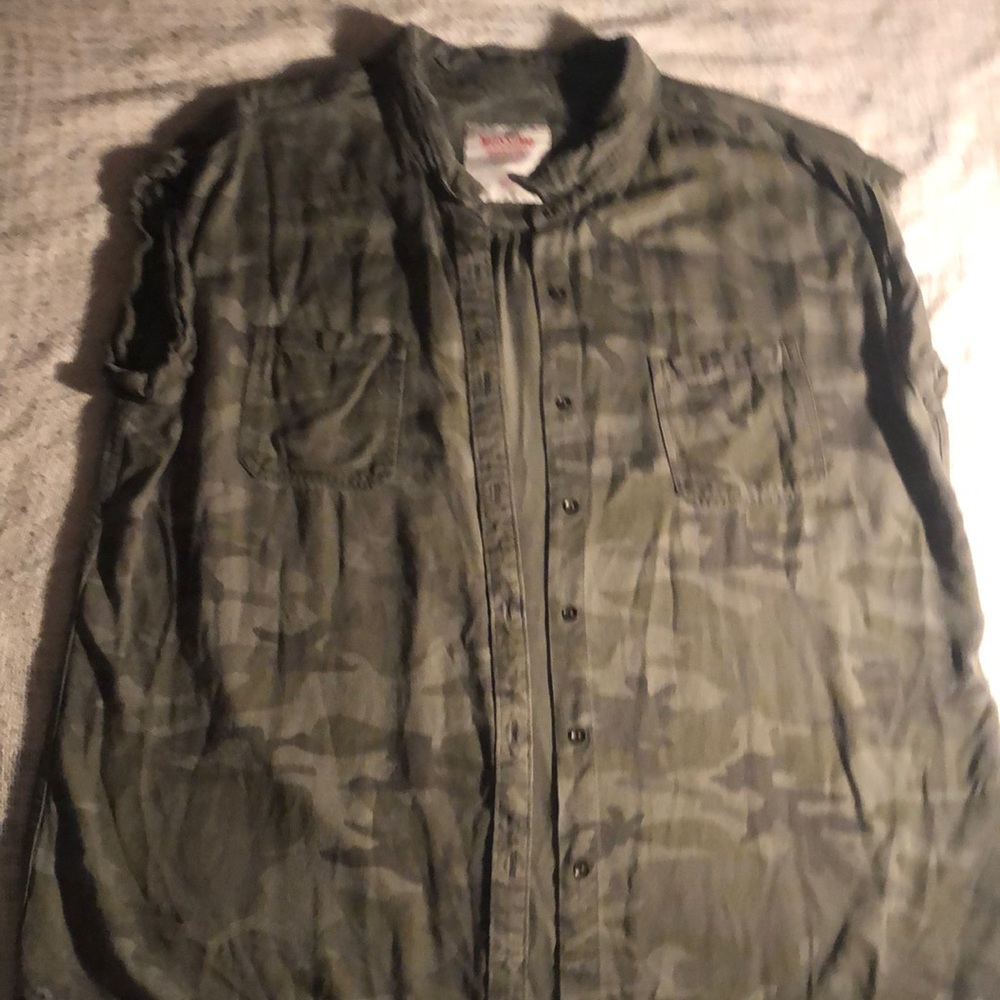 Mossimo camo button up short sleeve